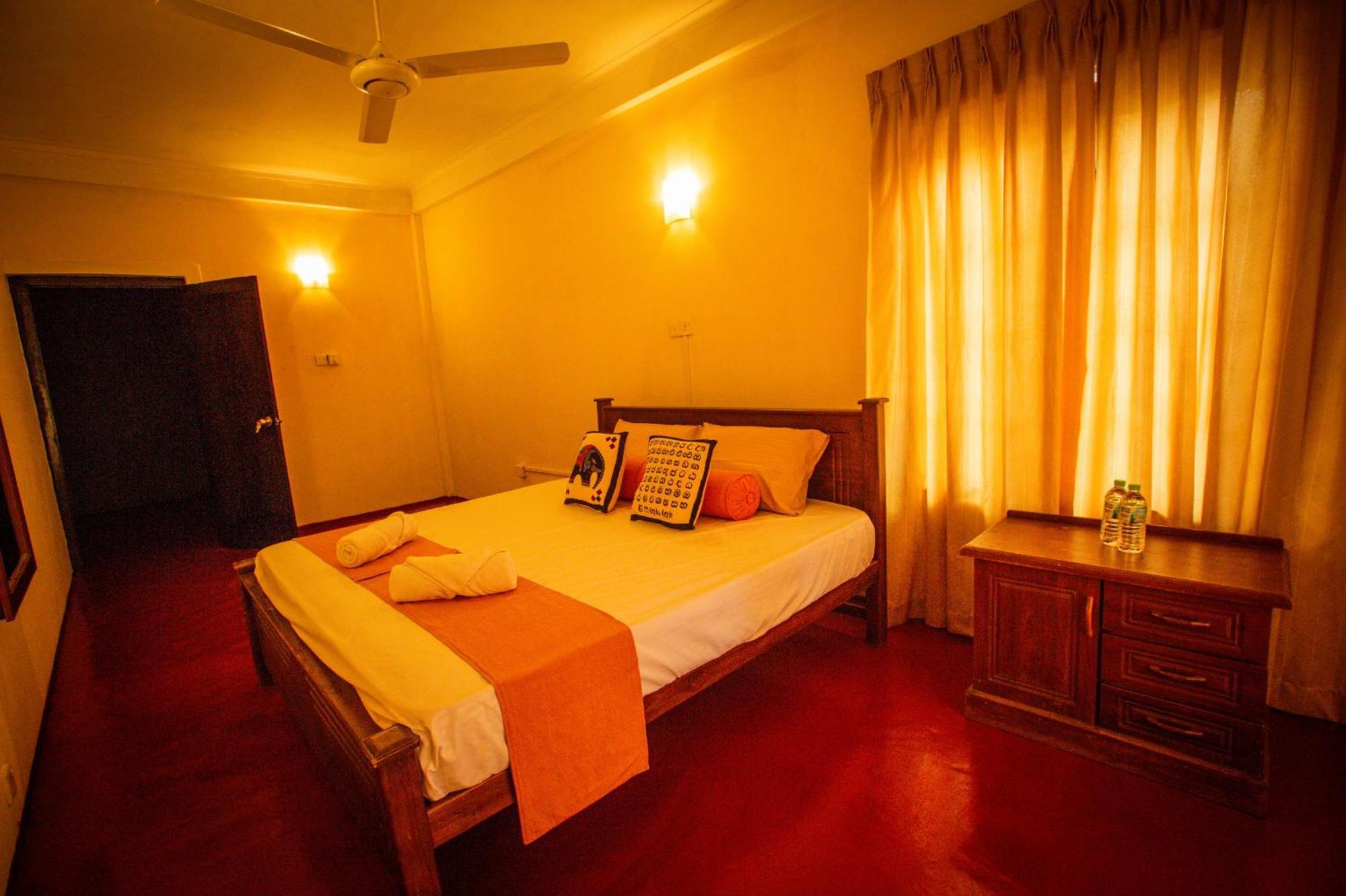 Sunbloom Inn Kandy Exterior foto